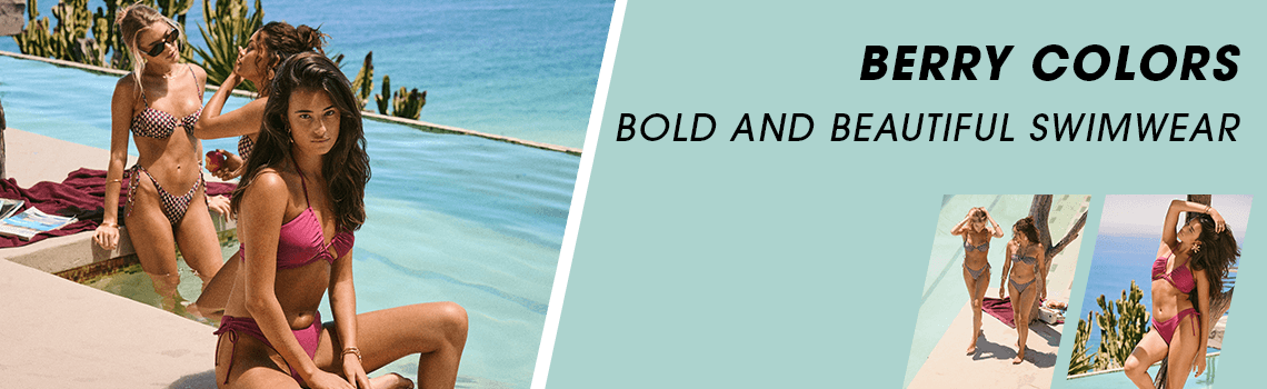 Berry Colors Bold and Beautiful Swimwear – Frauen in gemusterten Bikinis am Pool mit Meerblick im Hintergrund