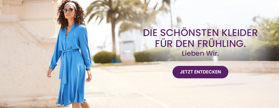 DIE SCHÖNSTEN KLEIDER FÜR DEN FRÜHLING. Lieben Wir. Frau in blauem Kleid geht draußen, Palmen im Hintergrund. JETZT ENTDECKEN